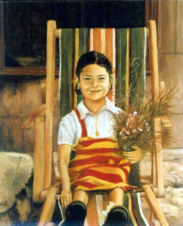 alt="une petite fille assise sur une chaise longue sa jambe est blessée, elle tient un bouquet de fleurs séché de bruno VALVERDE artiste peintre"